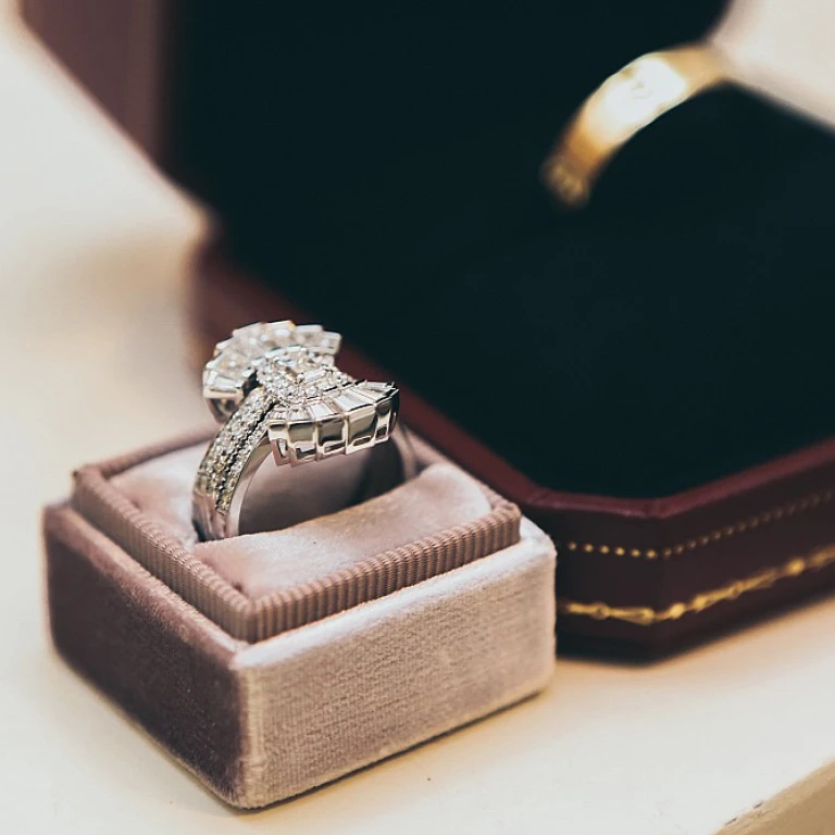 Exploring the Elegance of a 6-Prong Wedding Ring