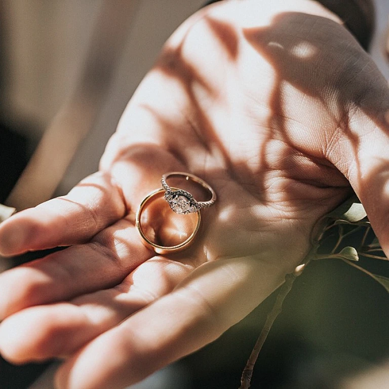 Explore the Charm of Gemstone-Studded Wedding Rings